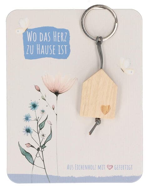 Butzon & Bercker Holz-Schlüsselanhänger 10,5 x 3 cm - aus unbehandeltem Eichenholz mit Herz-Lasergravur, graues Lederband, Lieferung auf Backcard mit warmer Botschaft