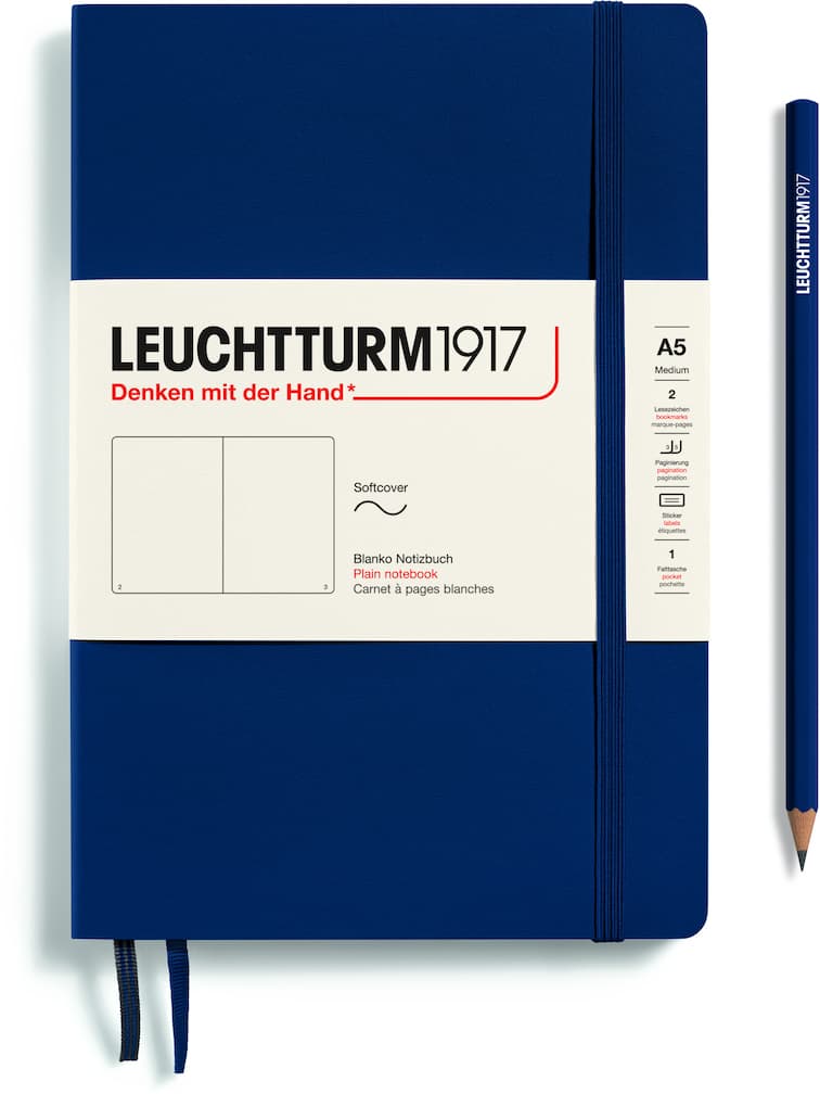 Notizbuch Medium (A5), Softcover, 123 nummerierte Seiten, Marine, Blanko