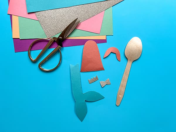 Dann schneidest du die Formen vorsichtig
mit deiner Schere aus.